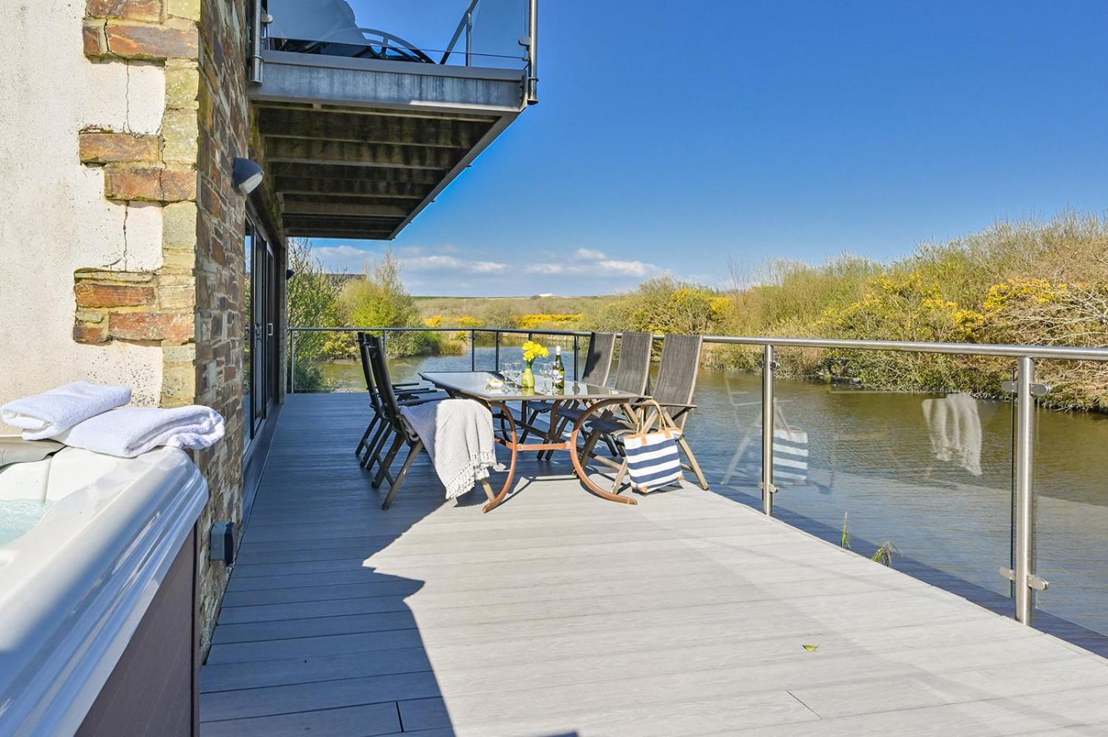 Lakeside House On Retallack With Hot Tub 110 Padstow