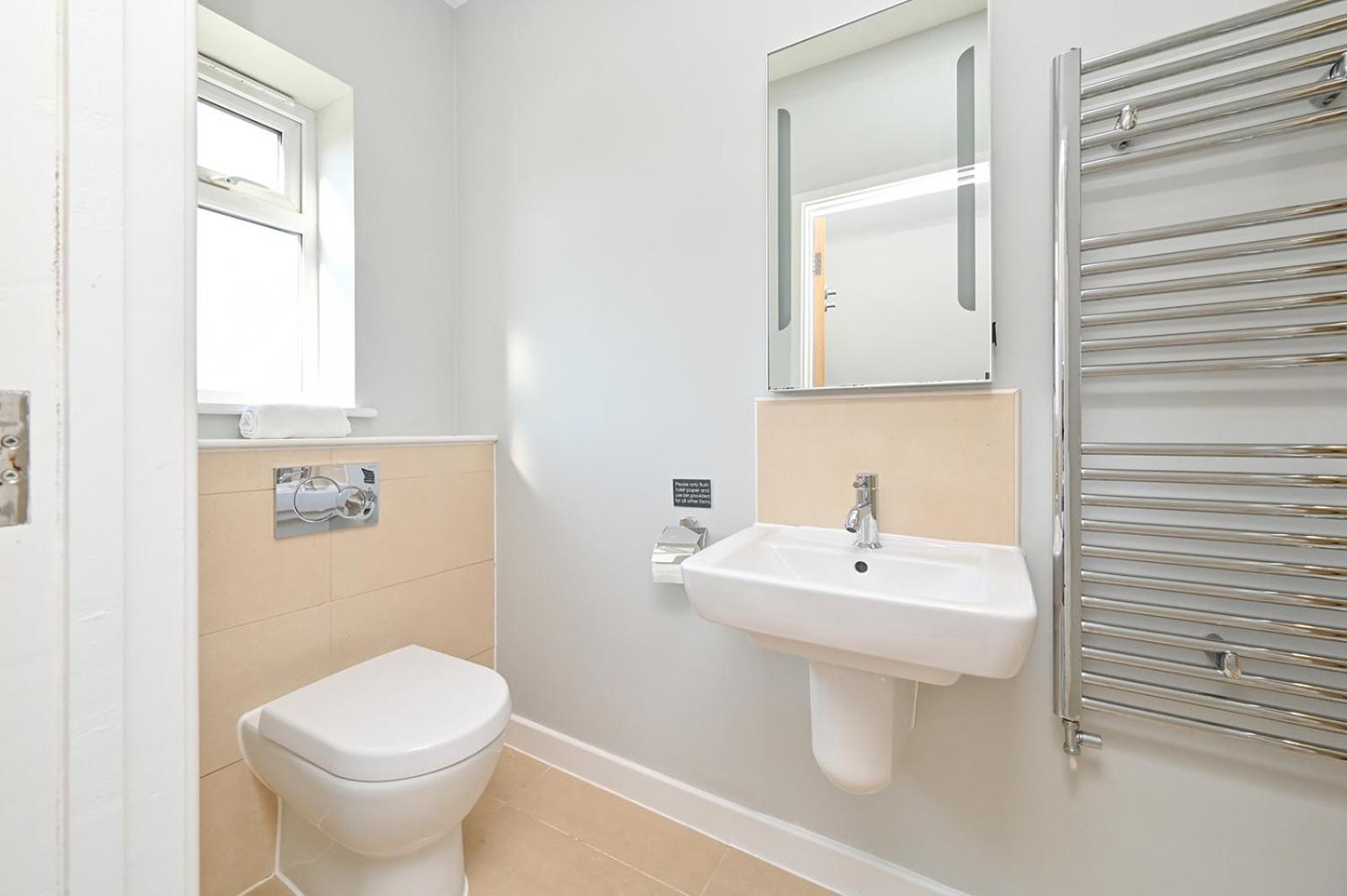 Lakeside House On Retallack With Hot Tub 110 Holiday home Padstow