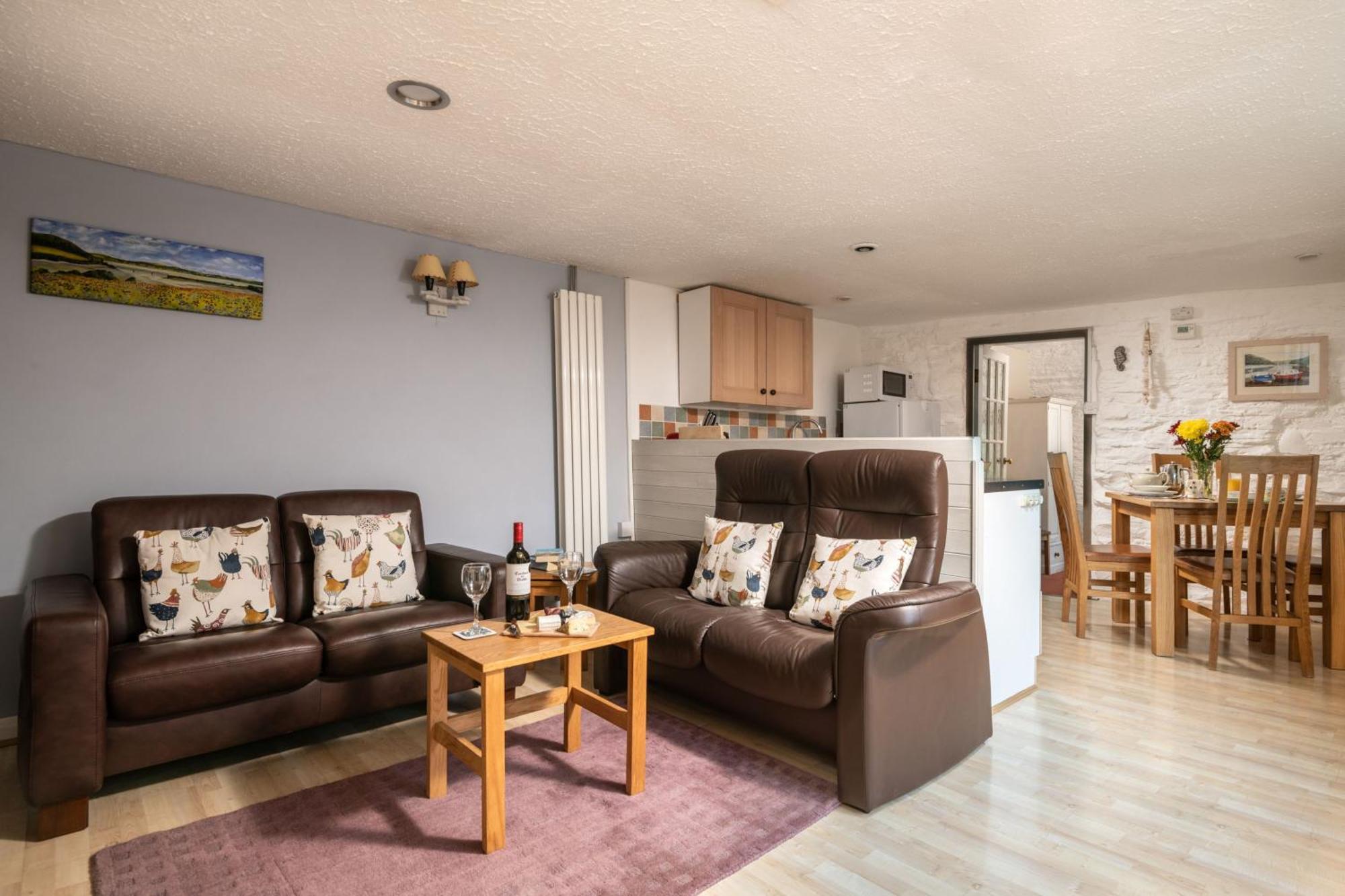 Lily Pad With Hot Tub Holiday home *