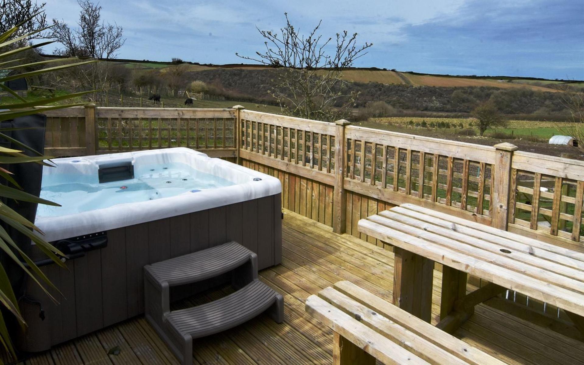 Lily Pad With Hot Tub * Padstow