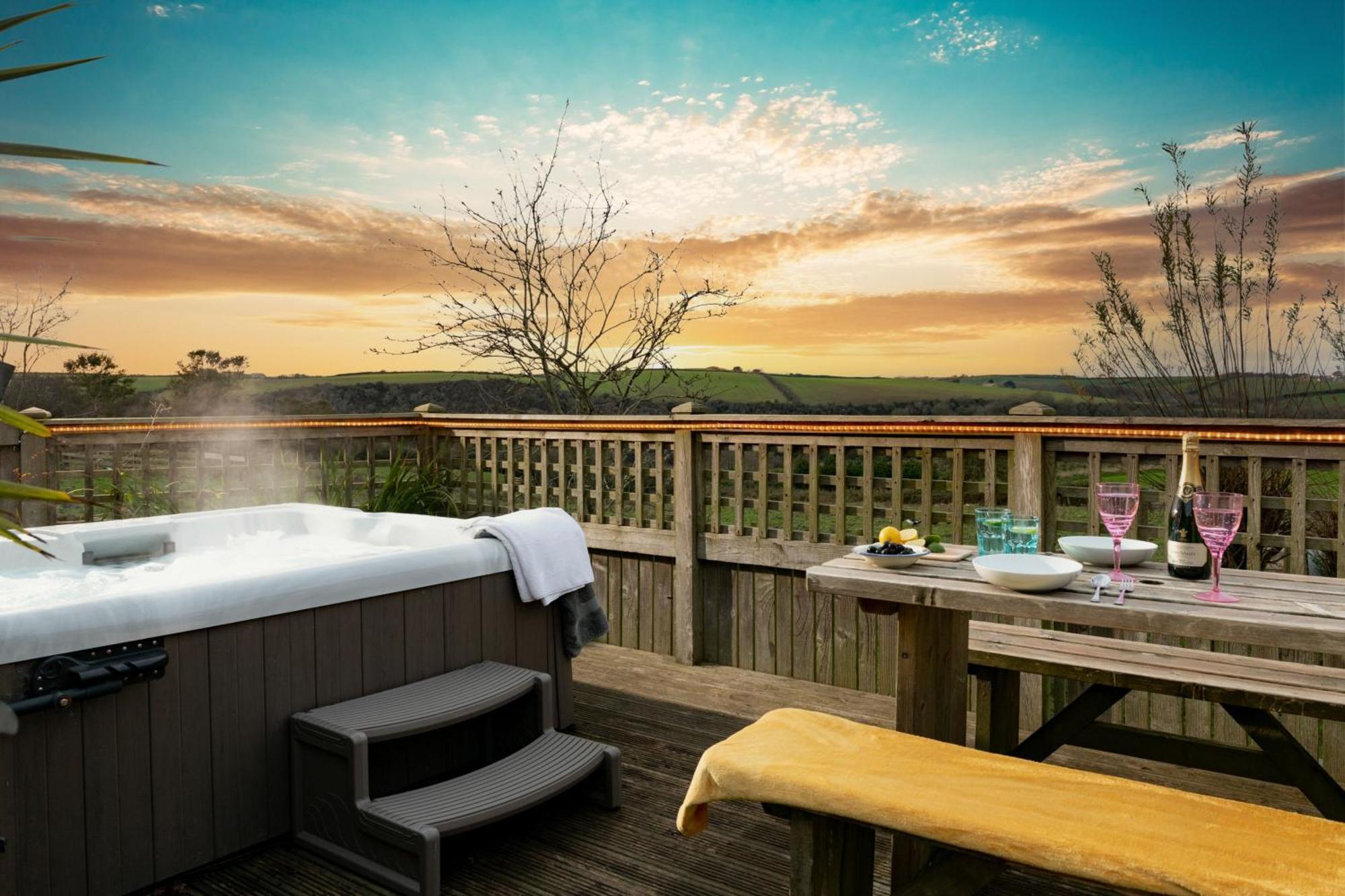 Lily Pad With Hot Tub * Padstow