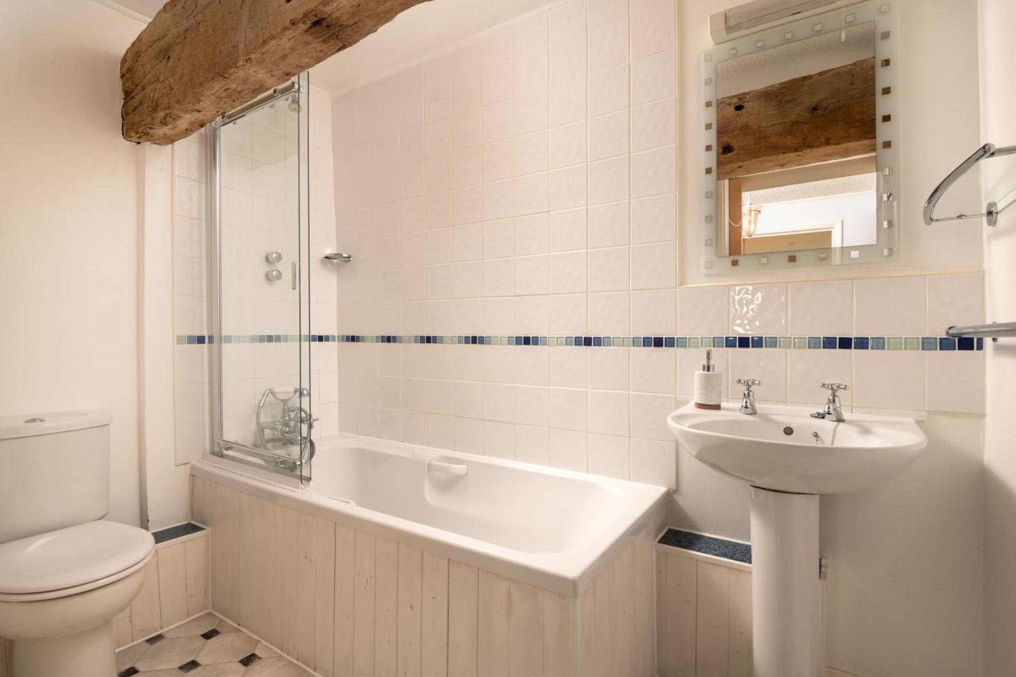 Old Round House With Hot Tub Holiday home *