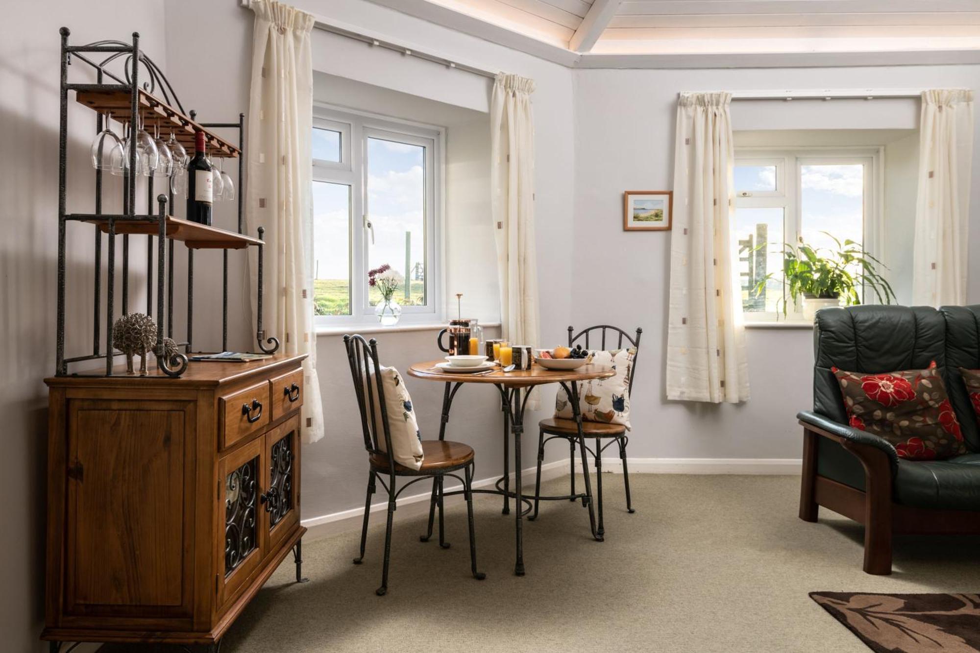Old Round House With Hot Tub Holiday home *