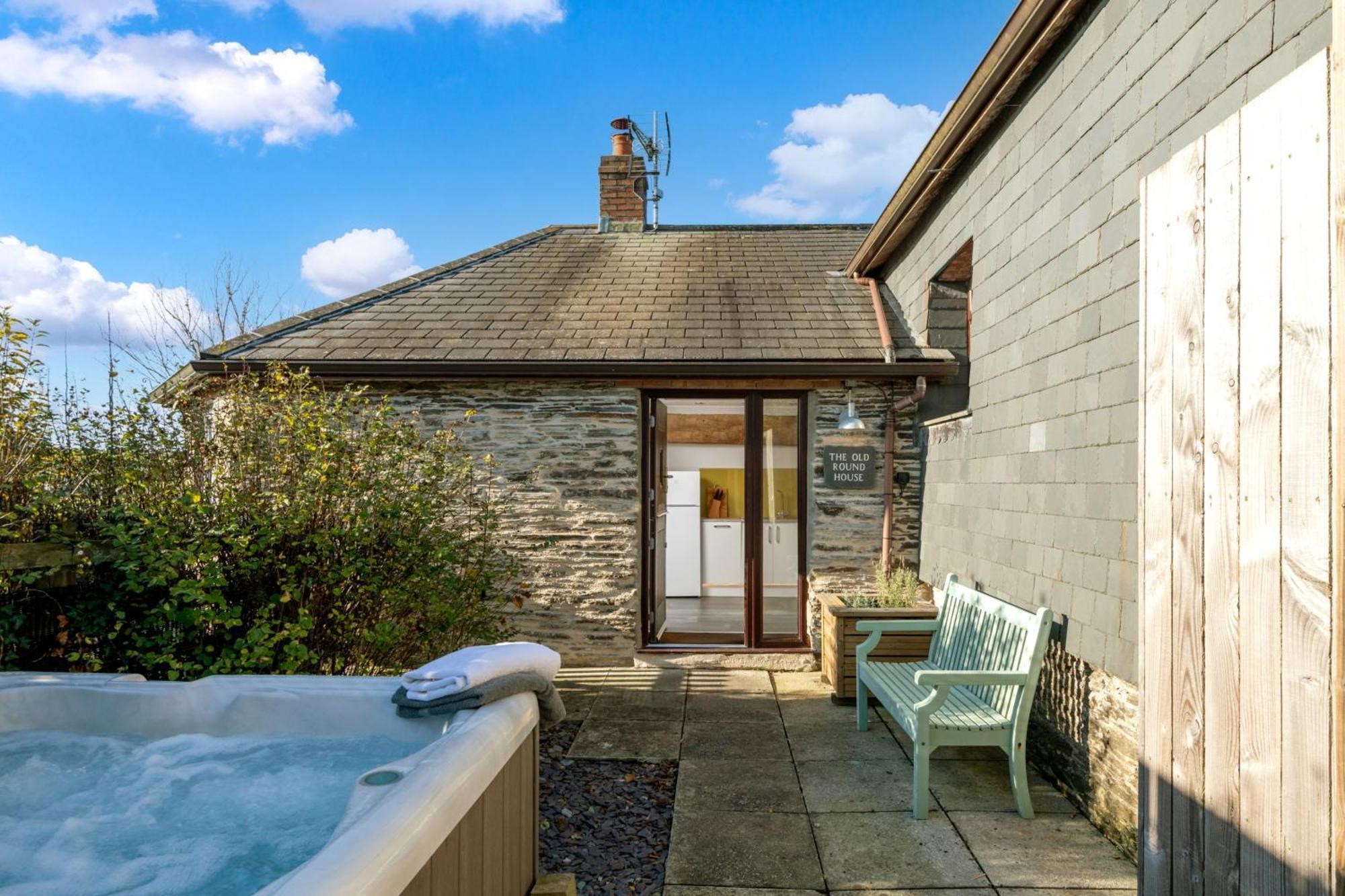 Old Round House With Hot Tub