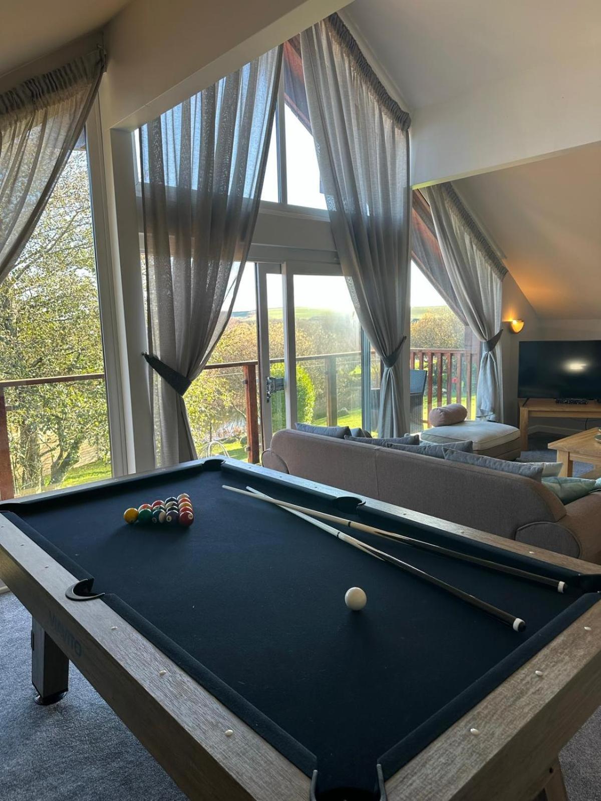 Swallow With Hot Tub, Dogs Welcome Sleeps 8, Great Facilities Resort Padstow