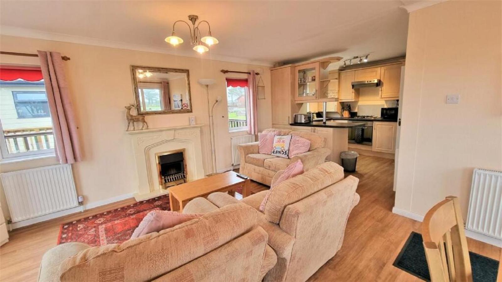 Wendy Lodge- Cottage, Sleeps 6 Adults