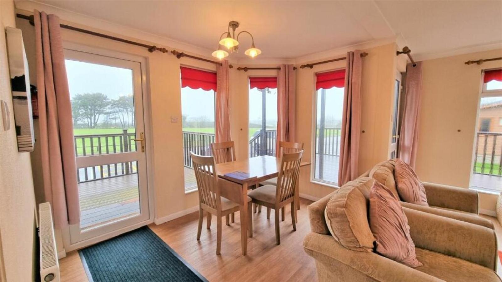 Wendy Lodge- Cottage, Sleeps 6 Adults Holiday home Padstow