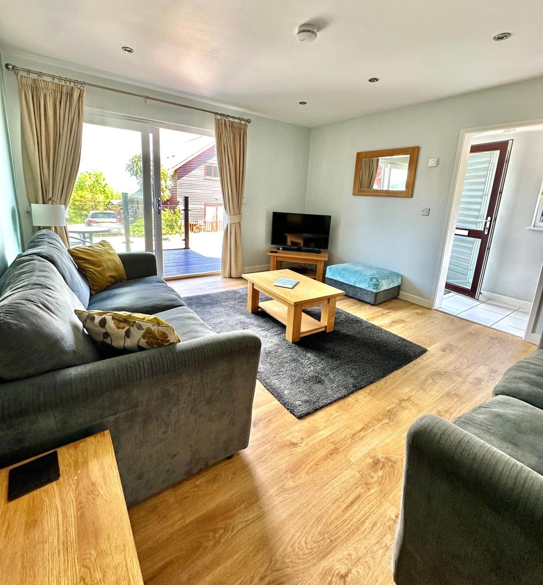 Resort Hot Tub At Retallack With 2 Bedrooms