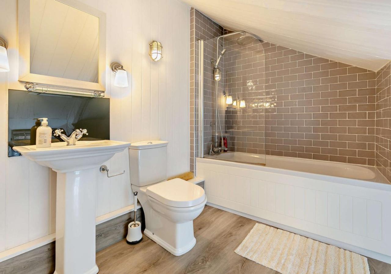 Holiday home Seapink - *