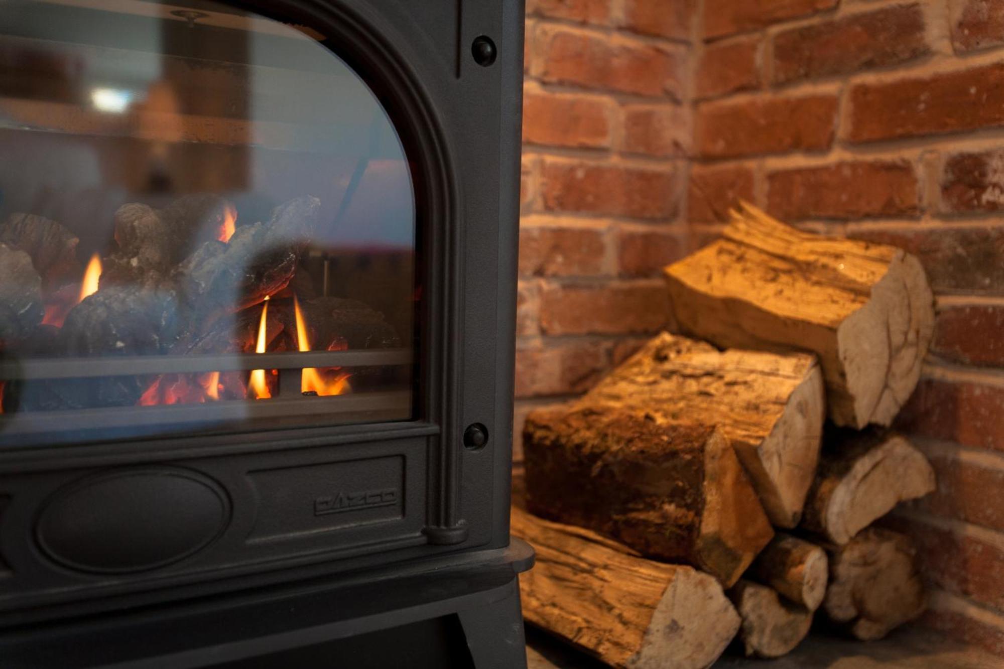 Inglenook With Parking Holiday home *