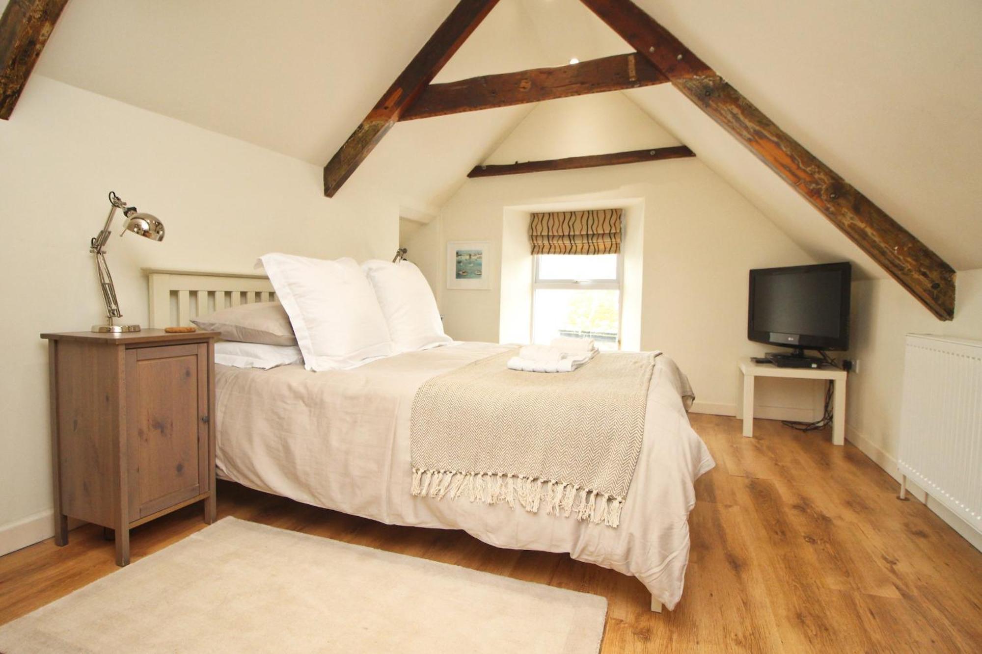 Town Centre With Parking Apartment *