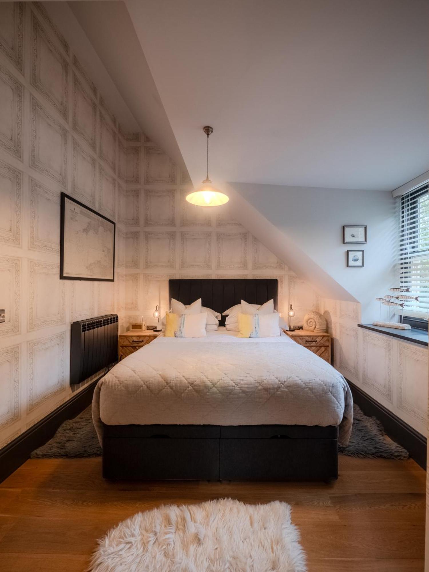 Apartment Escapes - Teyr Luxury Penthouse