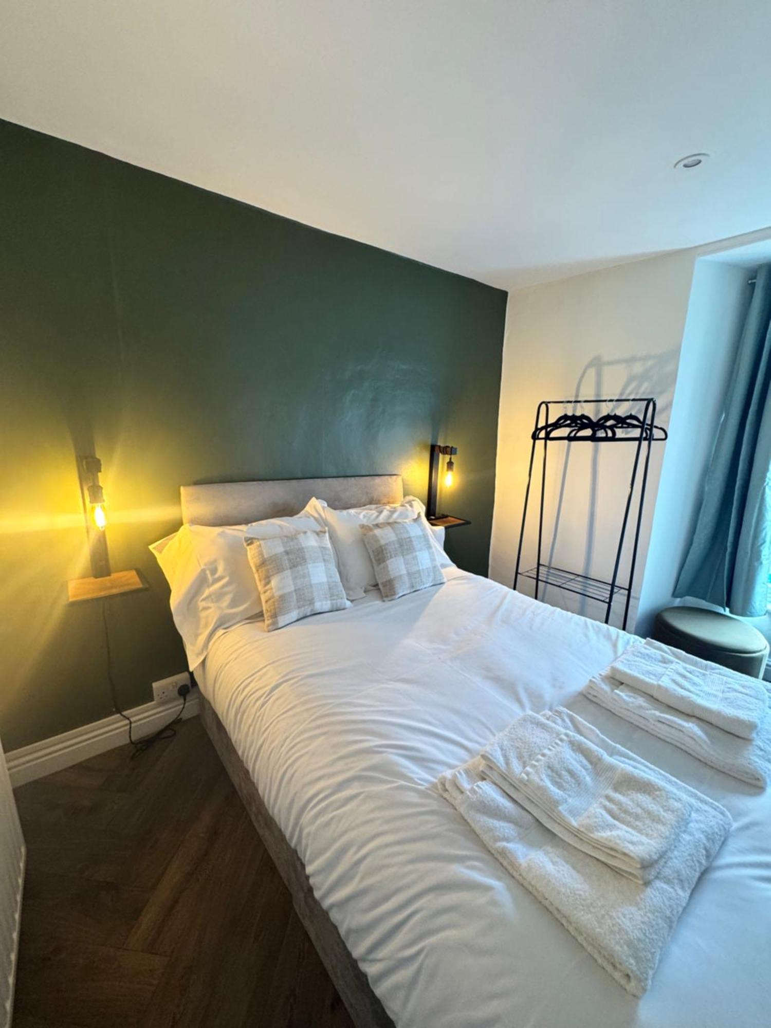 The London 3*