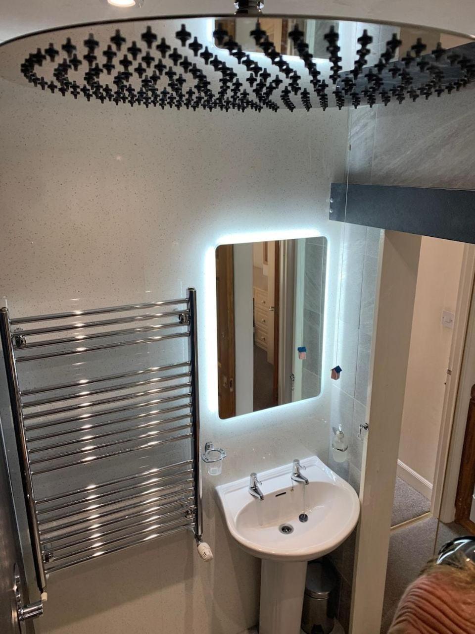 Maypole - No 12 Broad Street Apartment *