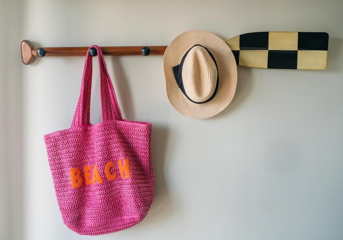 Bijou Beachfront Gem, Rock Holiday home