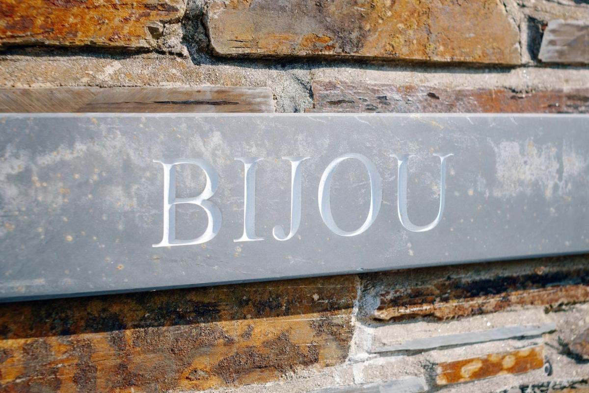 Bijou Beachfront Gem, Rock * Padstow