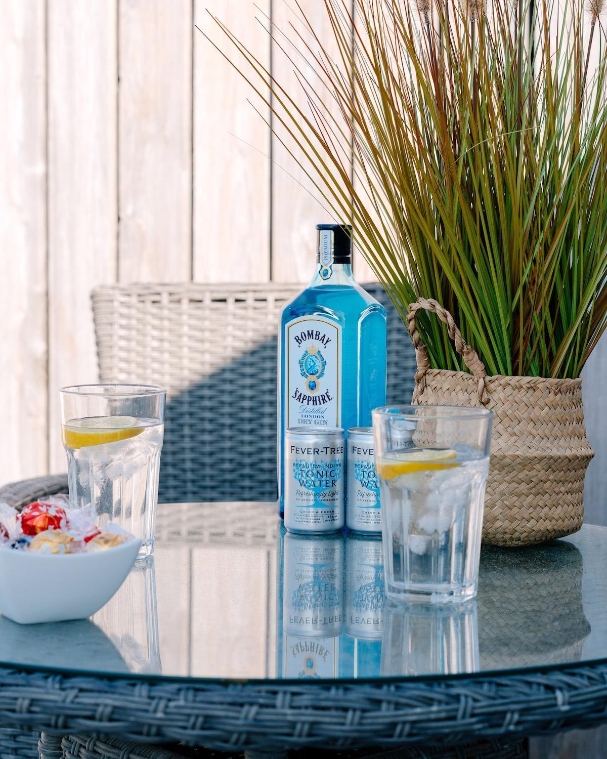Bijou Beachfront Gem, Rock * Padstow