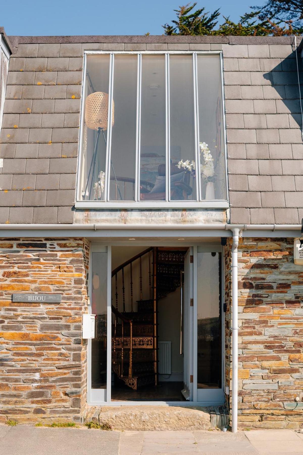 Bijou Beachfront Gem, Rock Holiday home Padstow