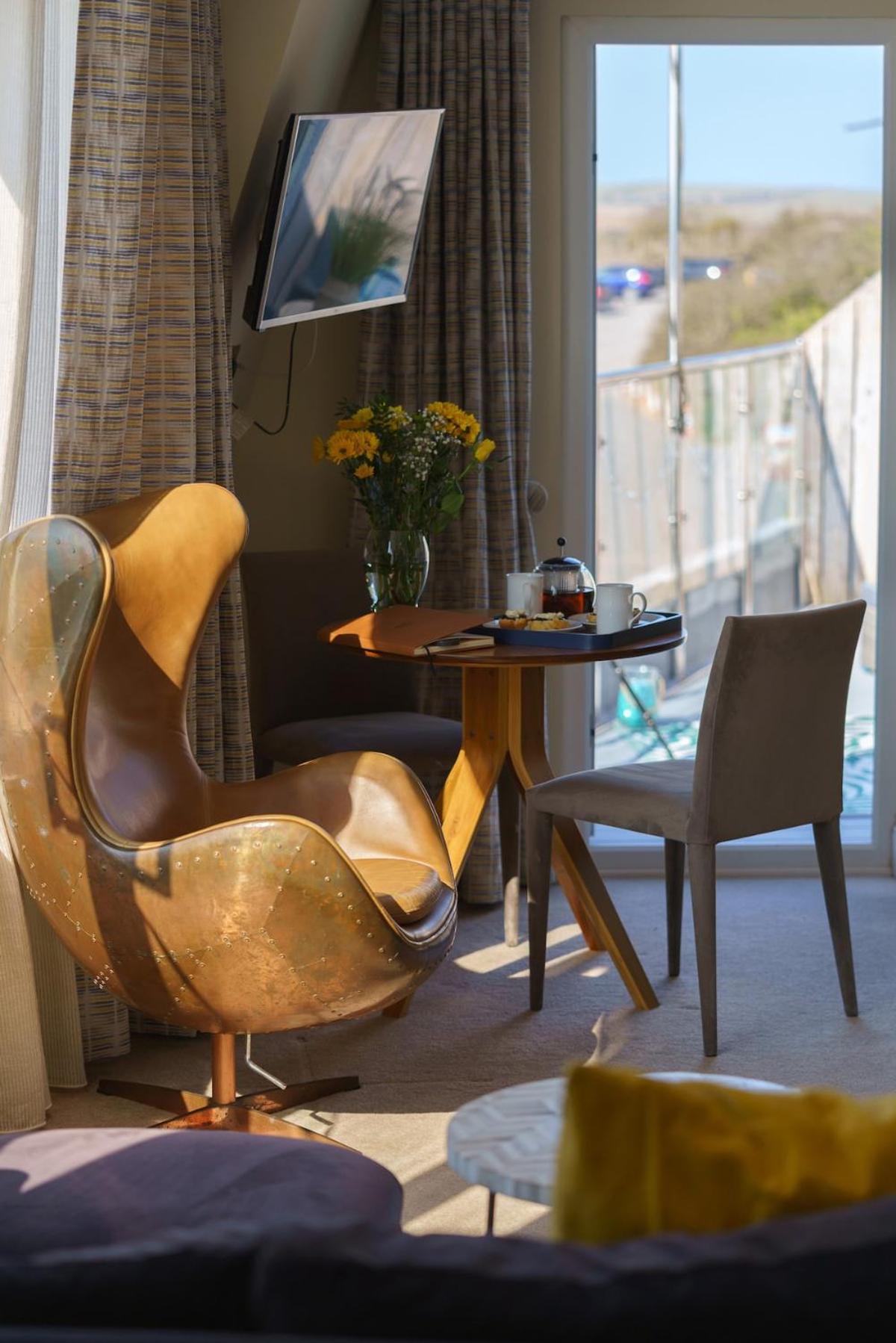 Bijou Beachfront Gem, Rock Holiday home