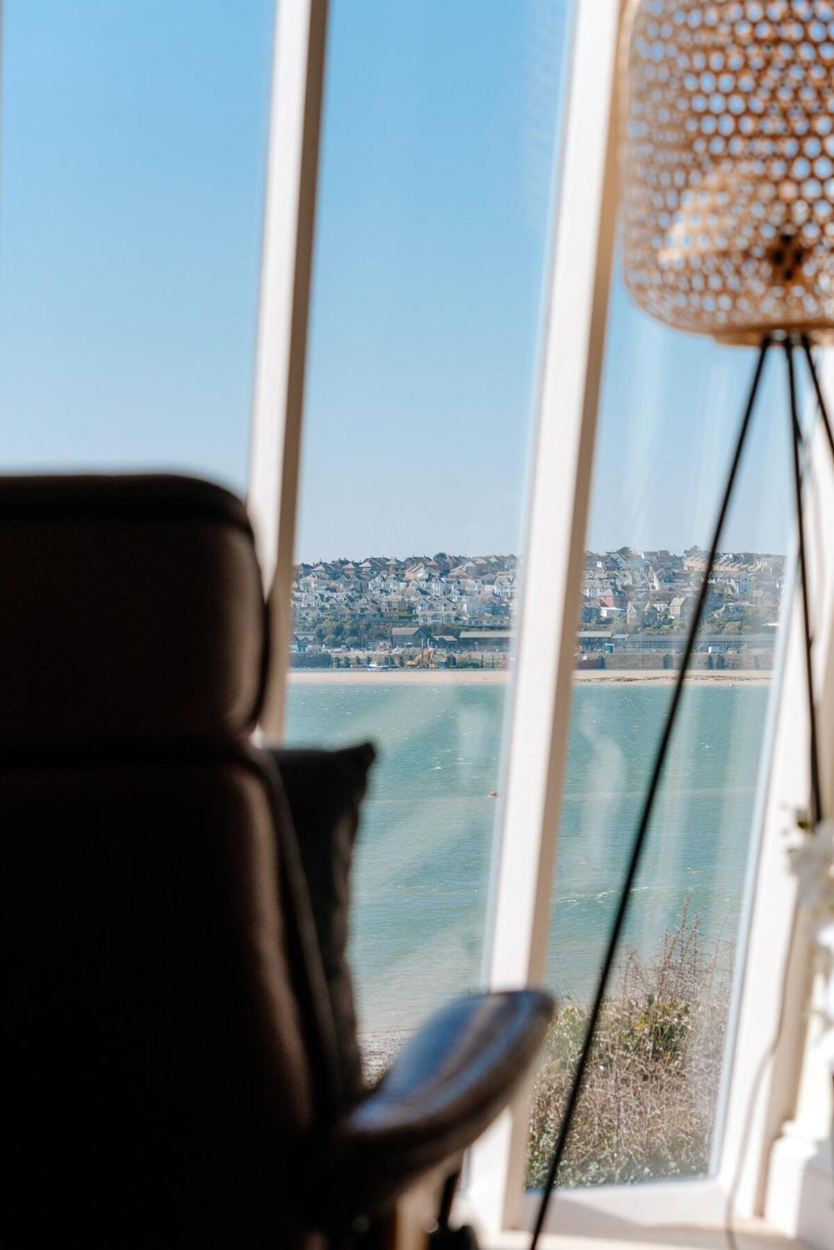 Bijou Beachfront Gem, Rock * Padstow