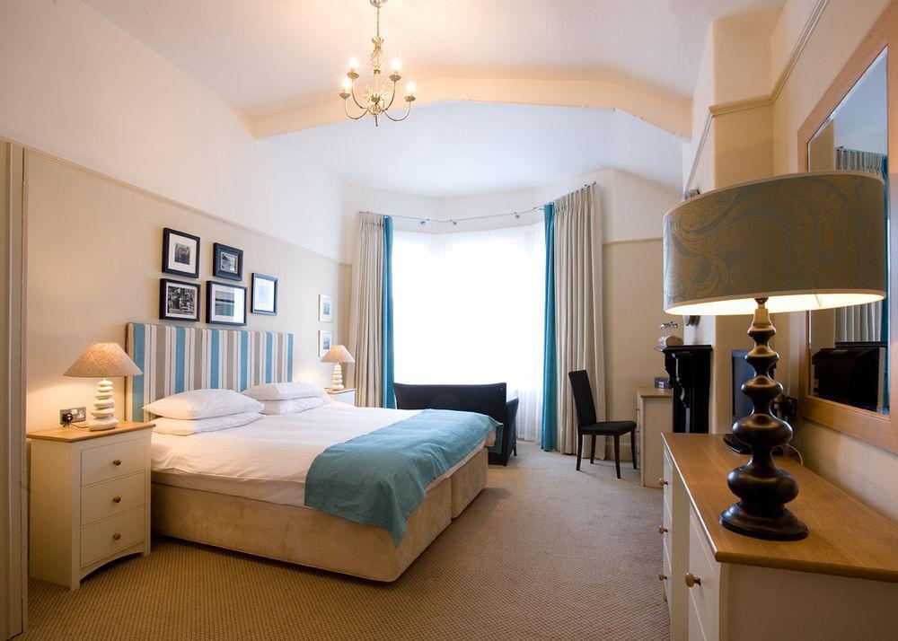 The Old Custom House 4*