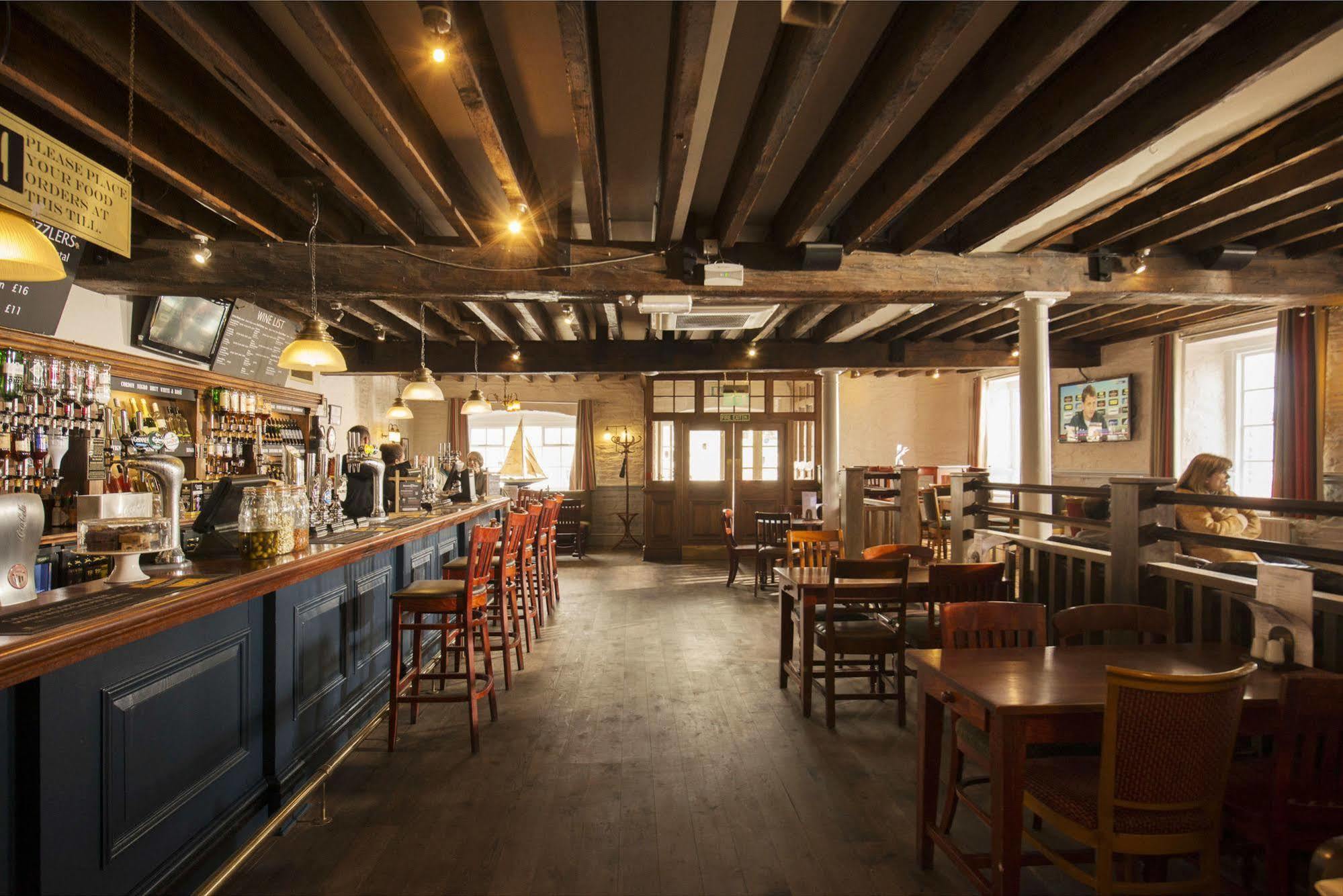 The Old Custom House 4*