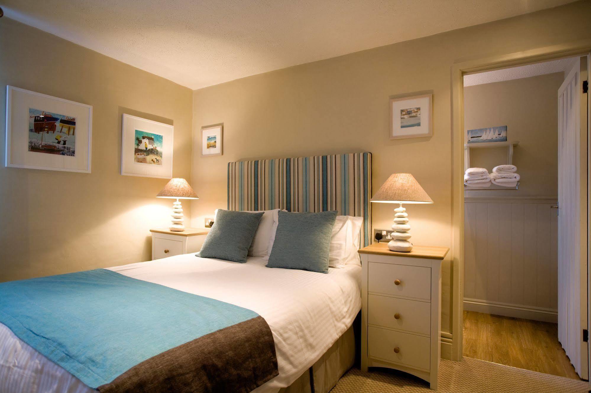 The Old Custom House 4*