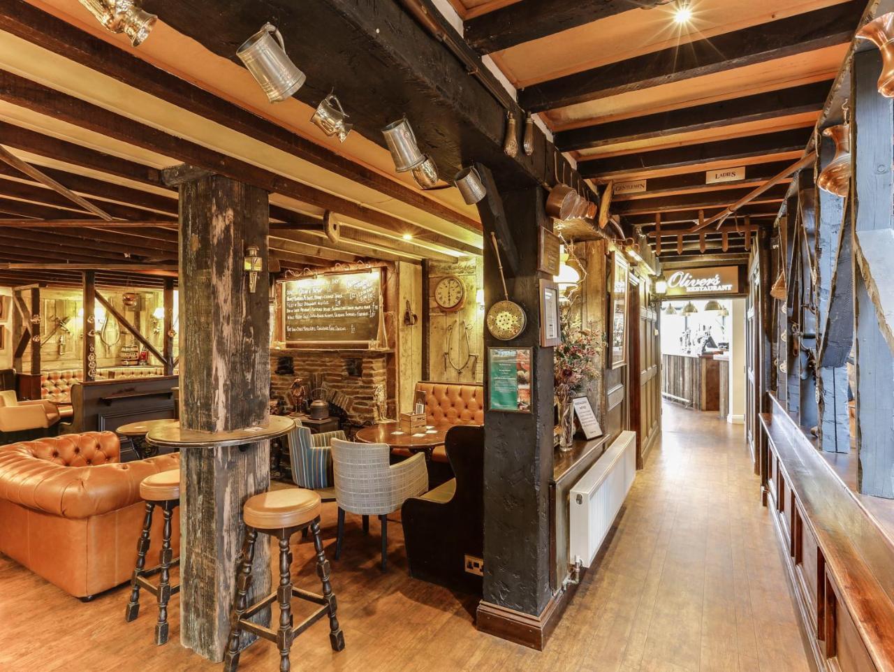 The Pickwick & Oliver's Restaurant *