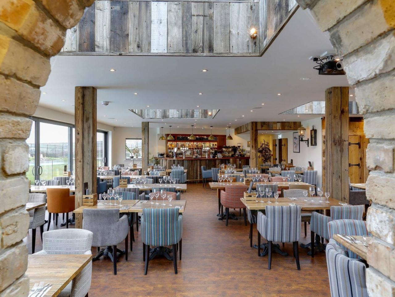 Inn The Pickwick & Oliver's Restaurant *
