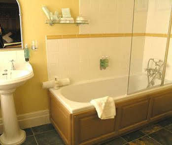 Woodlands Country House Hotel 5*