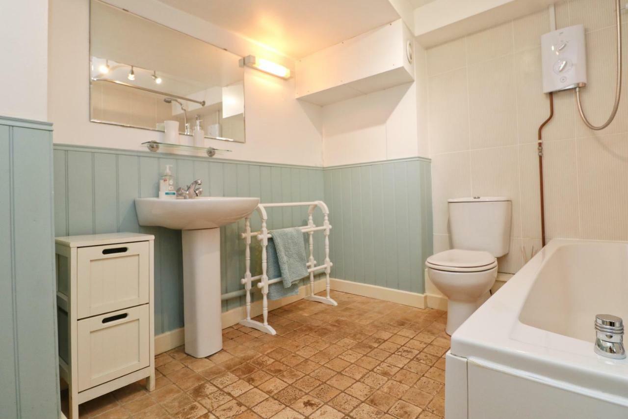 Apartment Town Centre With Parking Padstow